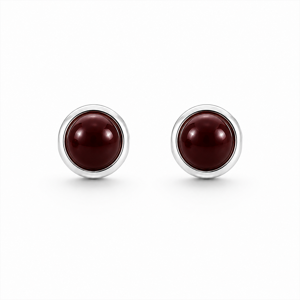 GILBI Garnet Small Studs in Silver